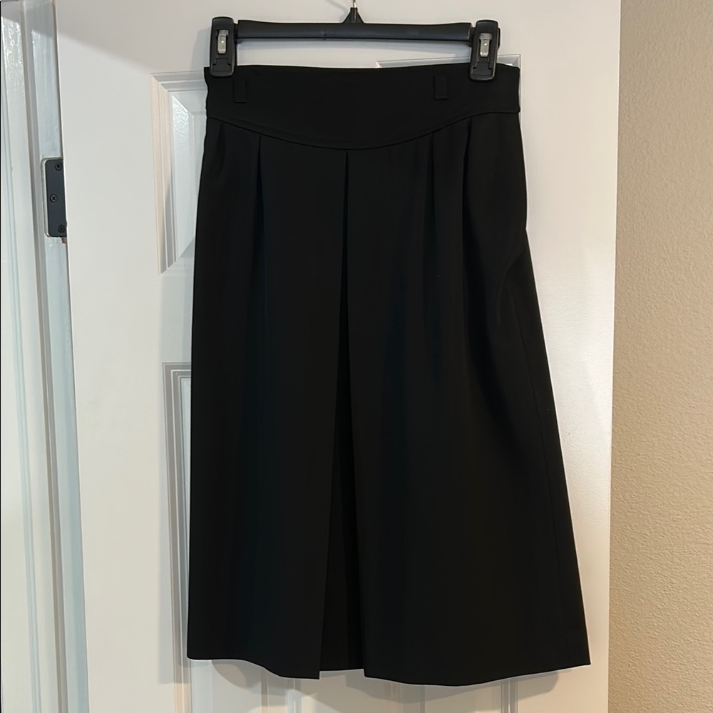 Black Knee-Length A-Line Pleated Skirt